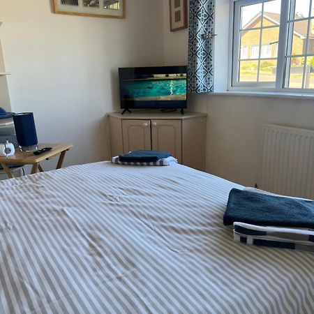 Double Room At The Bungalow With Shared Shower Room Кетъринг Екстериор снимка