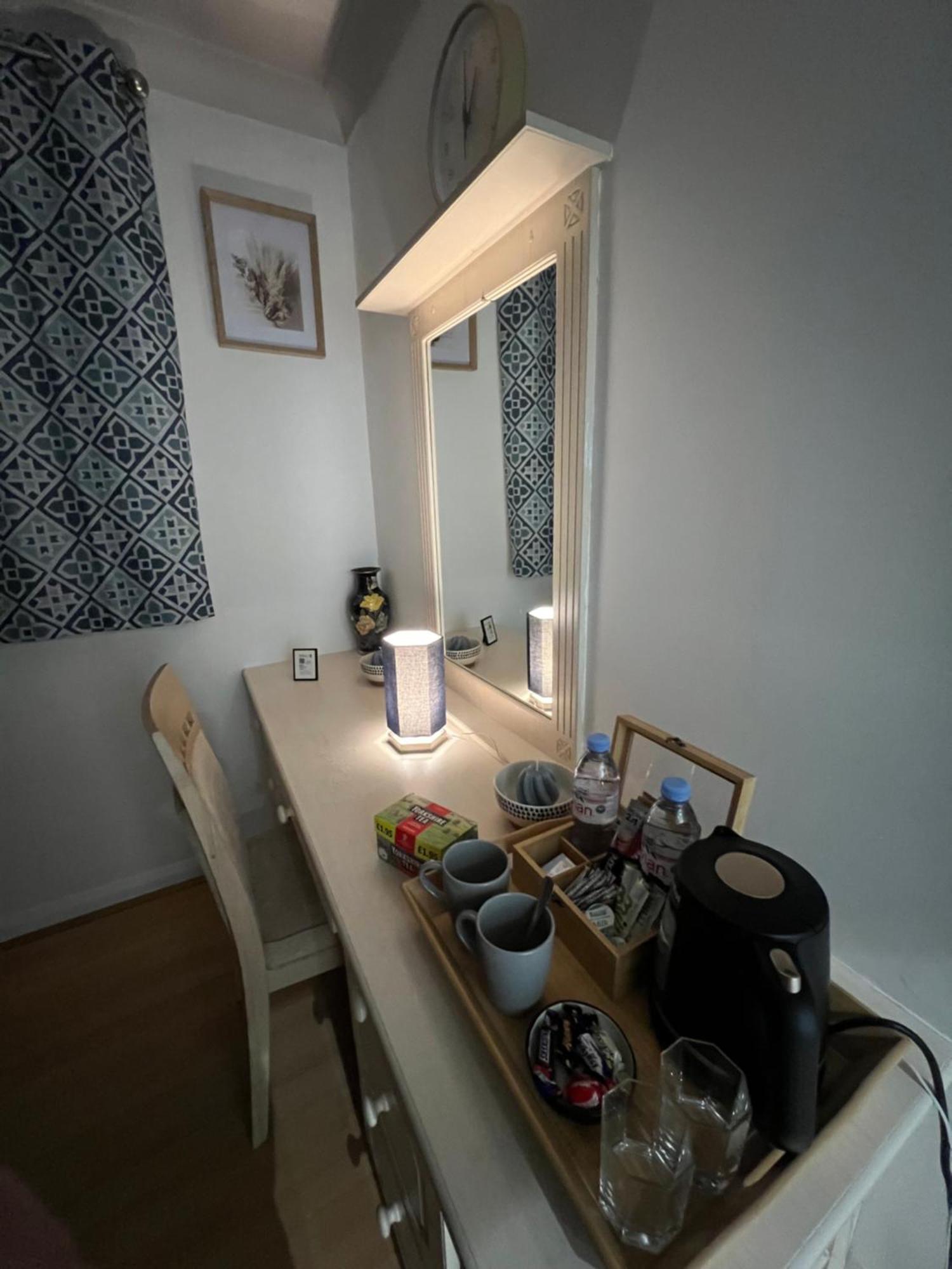 Double Room At The Bungalow With Shared Shower Room Кетъринг Екстериор снимка