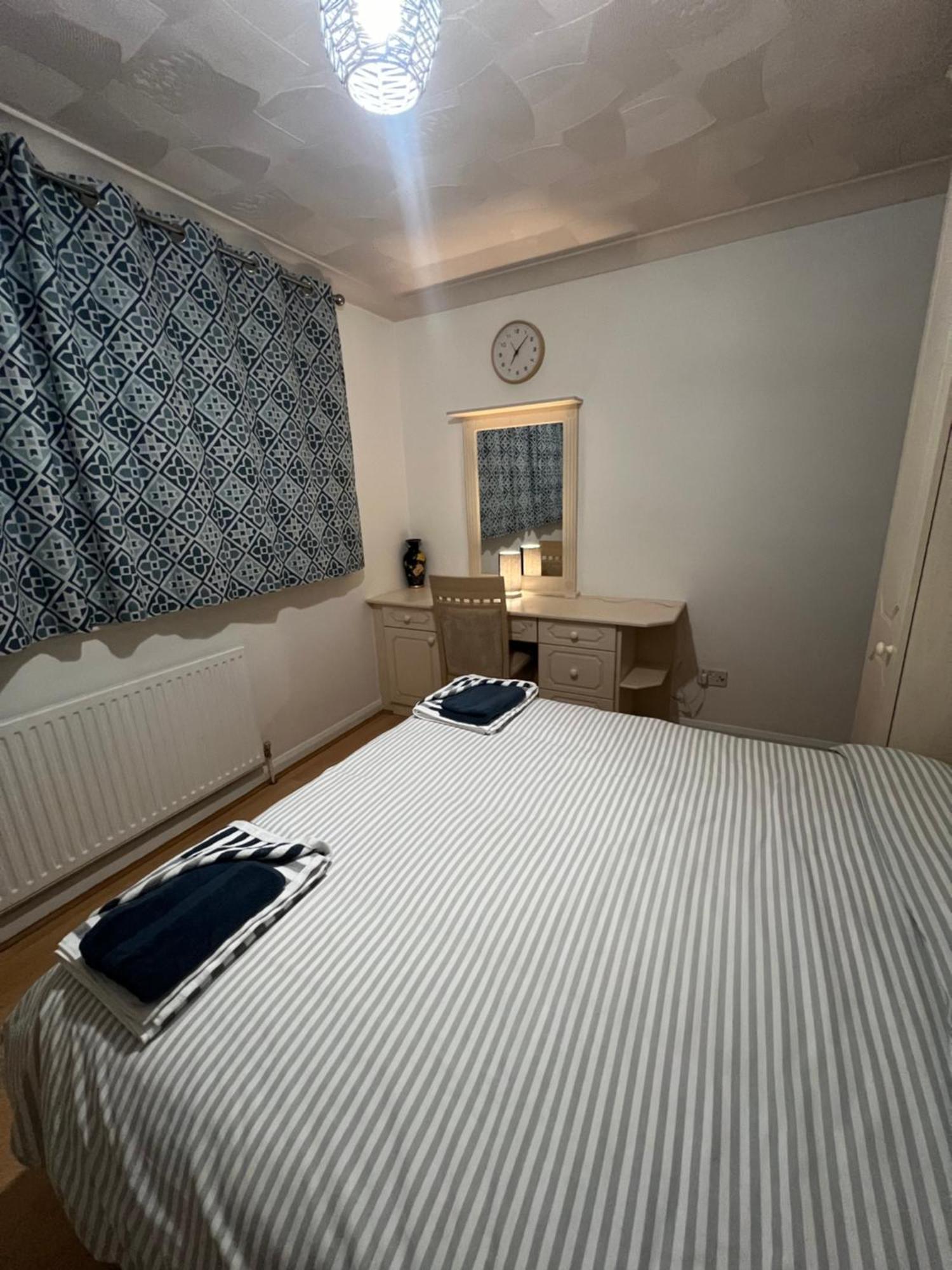 Double Room At The Bungalow With Shared Shower Room Кетъринг Екстериор снимка