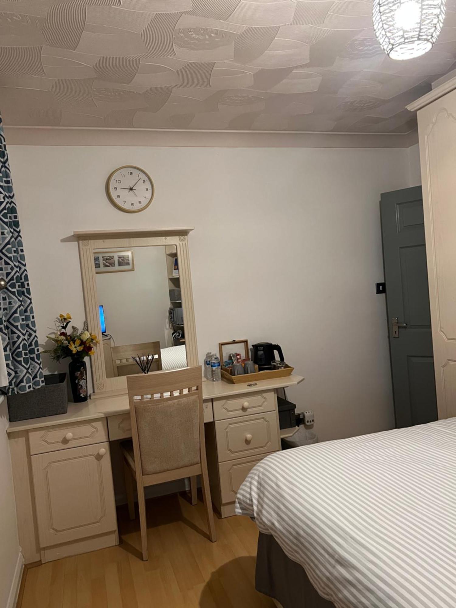 Double Room At The Bungalow With Shared Shower Room Кетъринг Екстериор снимка
